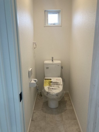 福井市高柳、新築一戸建てのトイレ画像です