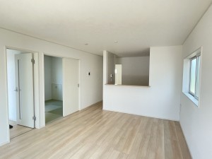 坂井市春江町江留上、新築一戸建ての居間画像です