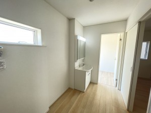 坂井市春江町江留上、新築一戸建ての洗面画像です