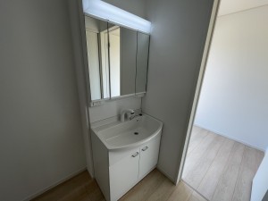 坂井市春江町江留上、新築一戸建ての洗面画像です