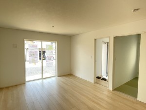 坂井市春江町江留上、新築一戸建ての居間画像です