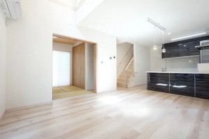 福井市灯明寺、中古一戸建ての居間画像です