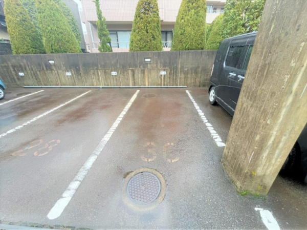 福井市松本、マンションの駐車場画像です