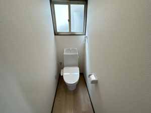 福井市照手、中古一戸建てのトイレ画像です