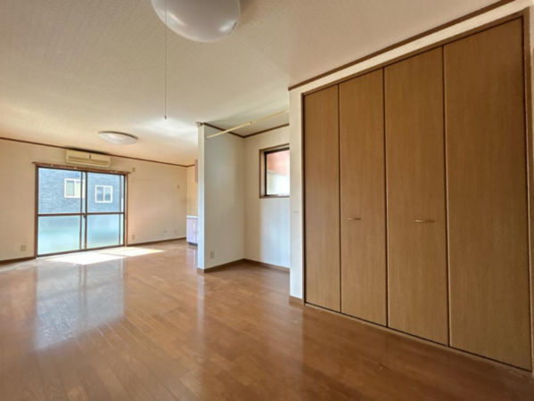 福井市四十谷町、中古一戸建ての居間画像です