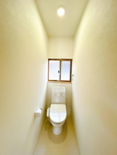 福井市四十谷町、中古一戸建てのトイレ画像です
