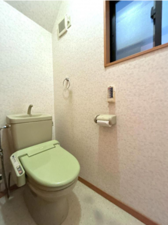 福井市松本、中古一戸建てのトイレ画像です