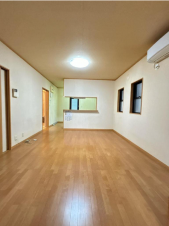 福井市松本、中古一戸建ての居間画像です