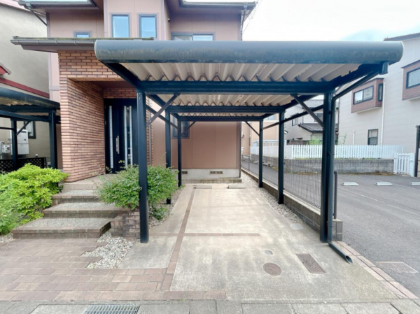 福井市みのり、中古一戸建ての駐車場画像です