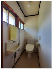 福井市鹿俣町、中古一戸建てのトイレ画像です