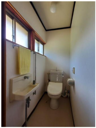 福井市鹿俣町、中古一戸建てのトイレ画像です