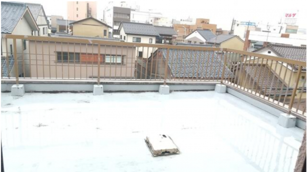 福井市手寄、中古一戸建てのバルコニー画像です
