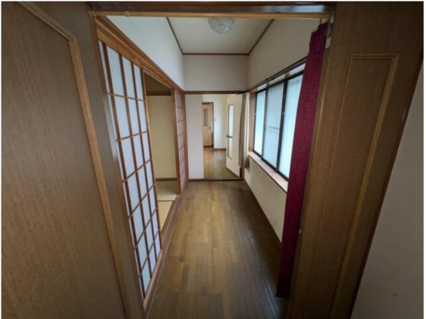 福井市日之出、中古一戸建ての居間画像です