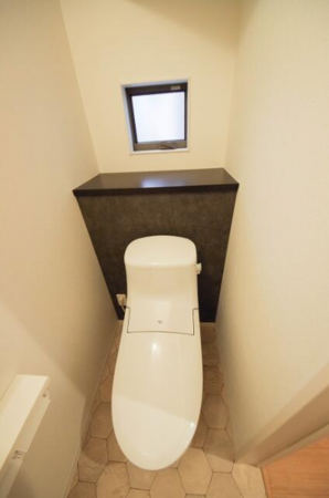 福井市中野、中古一戸建てのトイレ画像です