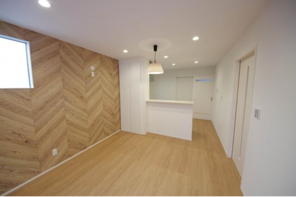 福井市中野、中古一戸建ての居間画像です
