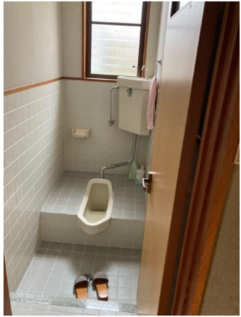 福井市花月、中古一戸建てのトイレ画像です