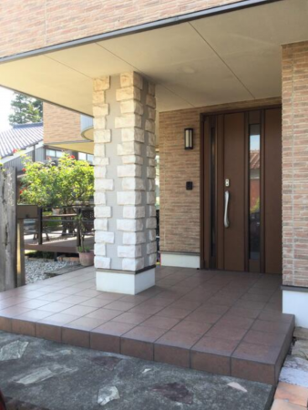 福井市加茂河原、中古一戸建てのエントランス画像です