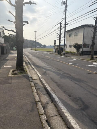 福井市江守の里、土地の前面道路を含む現地写真画像です