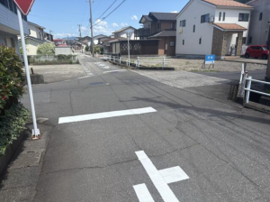 福井市月見、土地の前面道路を含む現地写真画像です
