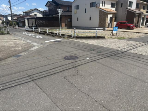 福井市月見、土地の前面道路を含む現地写真画像です