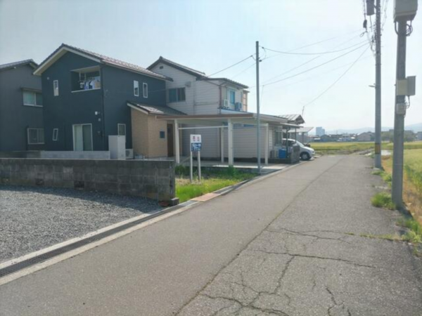 福井市北今泉町、土地の前面道路を含む現地写真画像です