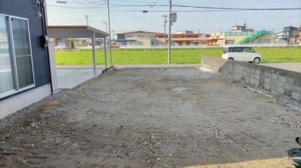 福井市北今泉町、土地の前面道路を含む現地写真画像です