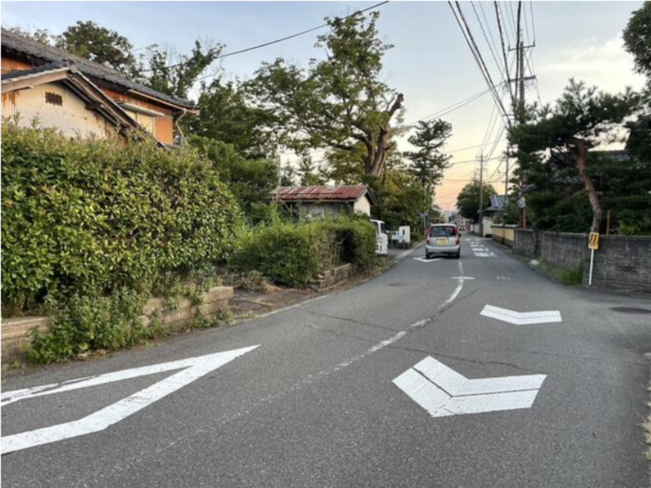 福井市下荒井町、土地の前面道路を含む現地写真画像です