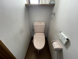 坂井市坂井町蛸、中古一戸建てのトイレ画像です