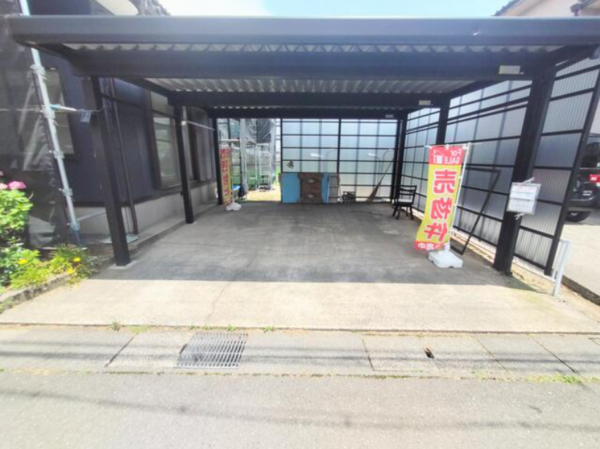 坂井市丸岡町八ケ郷、中古一戸建ての駐車場画像です