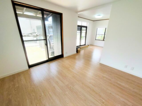 坂井市丸岡町八ケ郷、中古一戸建ての居間画像です