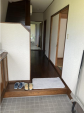 坂井市坂井町宮領、中古一戸建ての玄関画像です