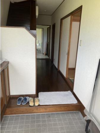 坂井市坂井町宮領、中古一戸建ての玄関画像です