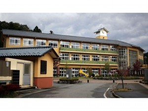 福井市燈豊町、土地の小学校画像です
