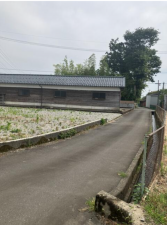 坂井市丸岡町長畝、土地の前面道路を含む現地写真画像です