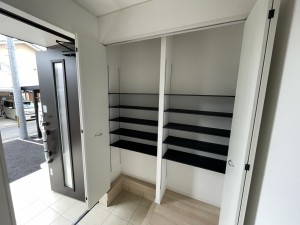 福井市桃園、新築一戸建ての玄関画像です