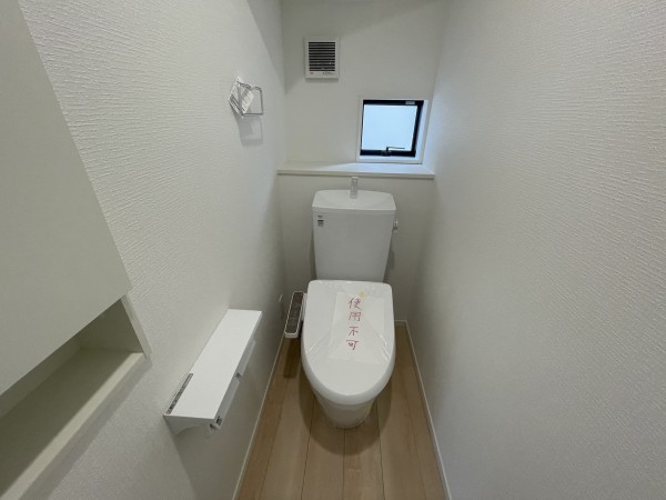 福井市桃園、新築一戸建てのトイレ画像です