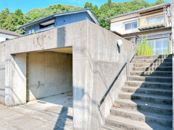 福井市江守の里、中古一戸建ての駐車場画像です