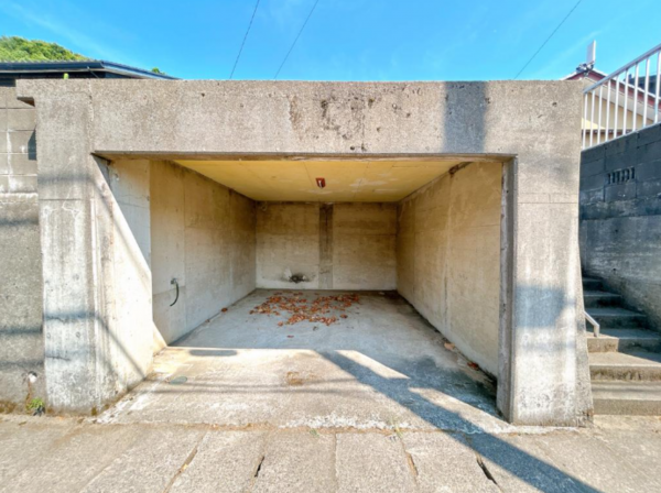 福井市江守の里、中古一戸建ての駐車場画像です