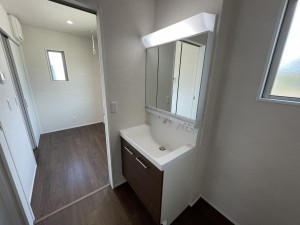 坂井市春江町為国、中古一戸建ての洗面画像です