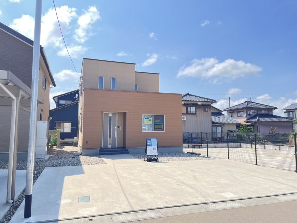 坂井市春江町為国、中古一戸建ての外観画像です