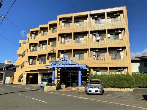 福井市四ツ井、マンションの外観画像です