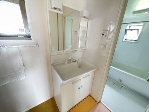 福井市松本、中古一戸建ての洗面画像です