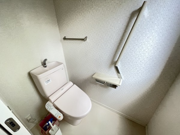 福井市松本、中古一戸建てのトイレ画像です