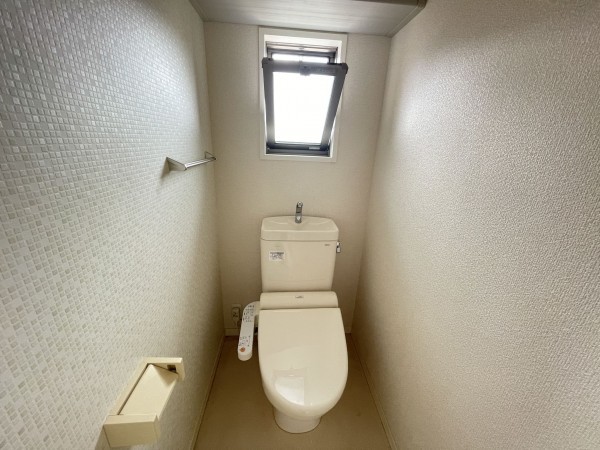 福井市松本、中古一戸建てのトイレ画像です