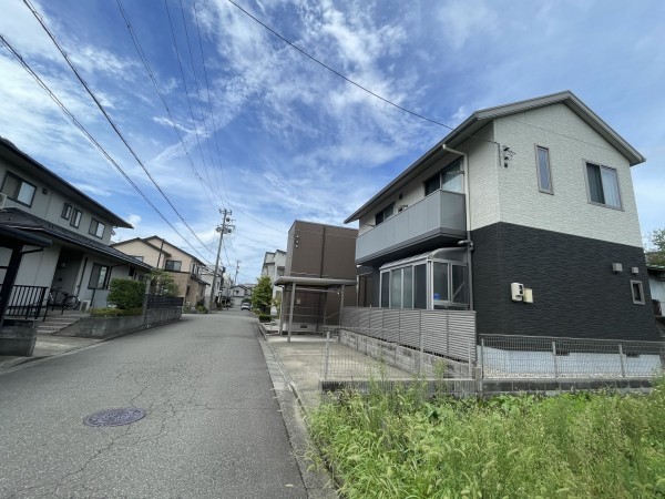 福井市松本、中古一戸建ての外観画像です