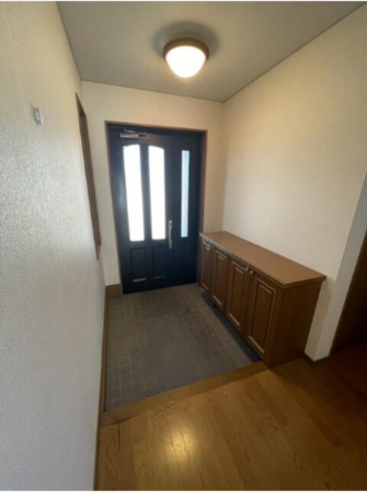 福井市古市、中古一戸建ての玄関画像です