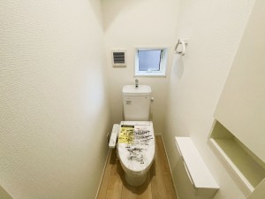 坂井市丸岡町城北、新築一戸建てのトイレ画像です