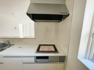 鯖江市神中町、新築一戸建てのキッチン画像です