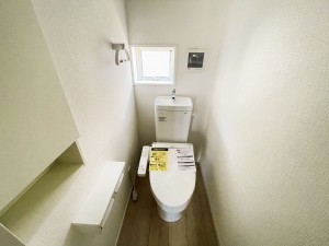 鯖江市神中町、新築一戸建てのトイレ画像です