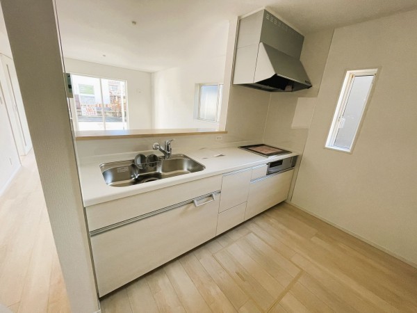 鯖江市神中町、新築一戸建てのキッチン画像です